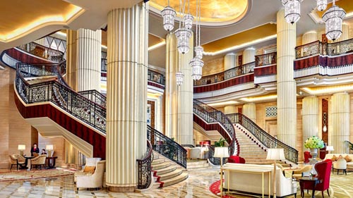 Khách sạn 5 sao thường được trang trí xa hoa nhất và cung cấp các dịch vụ cá nhân cho khách hàng chuyên nghiệp nhất.